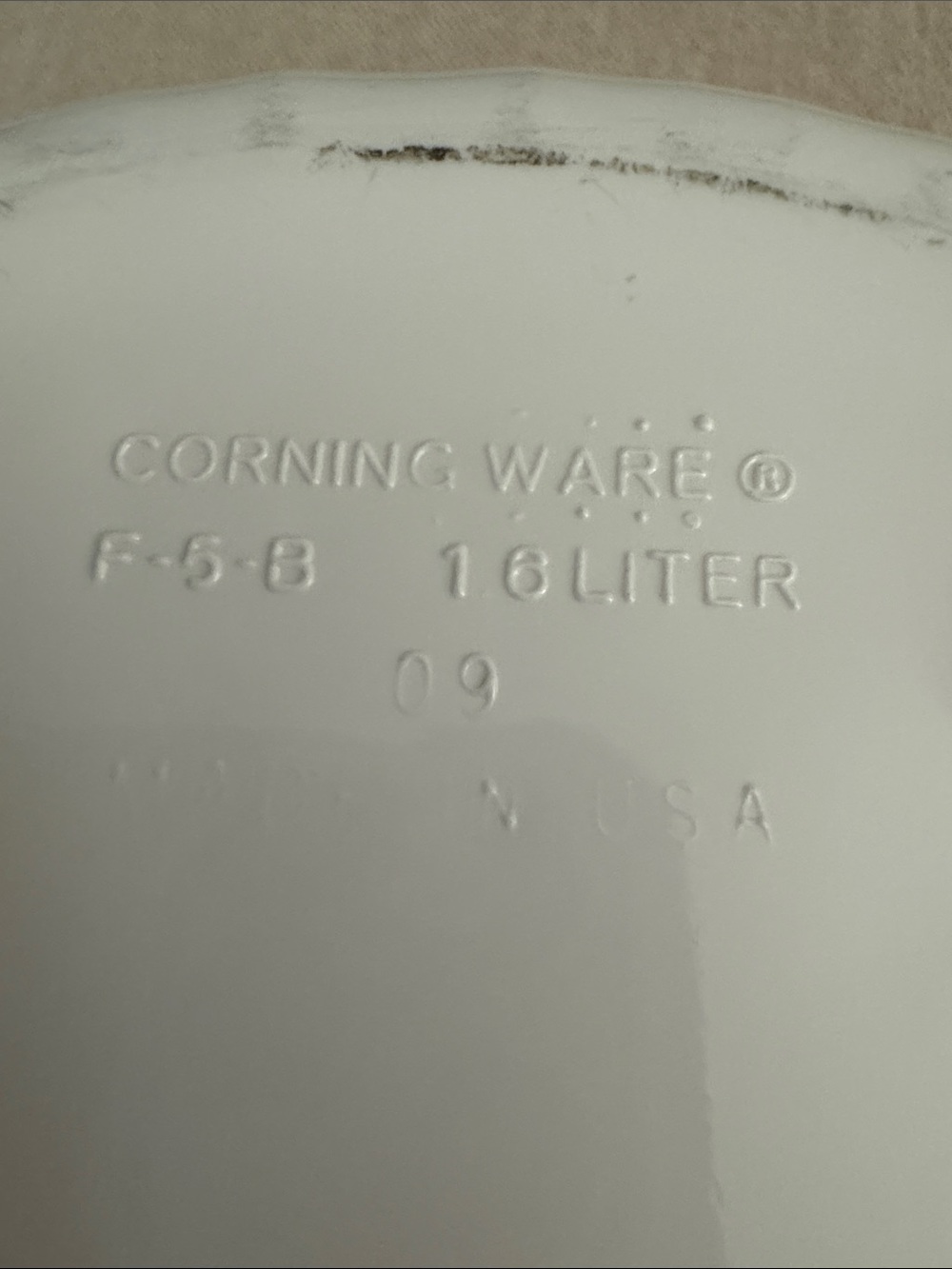 Corning Ware 1.6 Liter French White Round Dish with Lid - Picture 4 of 5